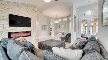 House (5 Bedrooms) | Interior