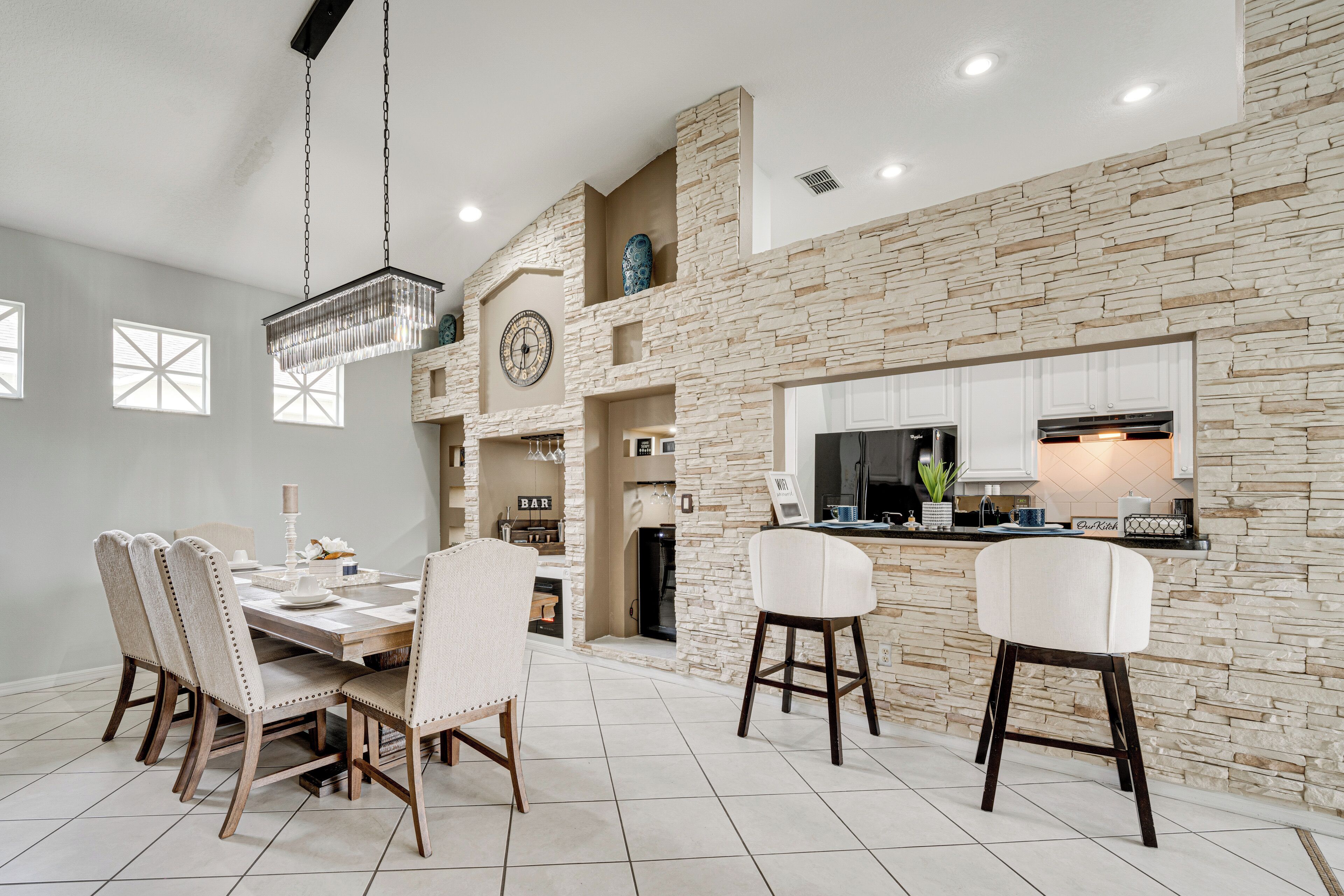 House (5 Bedrooms) | Interior