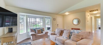 Olympia Home w/ Deck ~ 7 Mi to Amtrak Train!