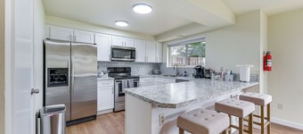 Olympia Home w/ Deck ~ 7 Mi to Amtrak Train!