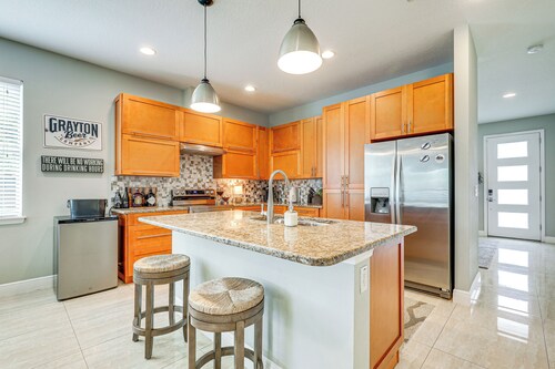 Tampa Home w/ Fire Pit, Yard, Cornhole + More!