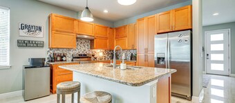 Tampa Home w/ Fire Pit, Yard, Cornhole + More!