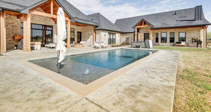Northlake Vacation Rental w/ Pool & Hot Tub Access