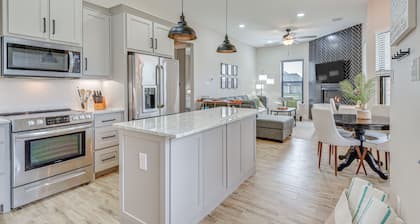 Northlake Vacation Rental w/ Pool & Hot Tub Access