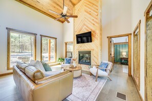 House (3 Bedrooms) | Front of property - Broken Bow Cabin ~ 5 Mi to State Park w/ Hot Tub! (Broken Bow)