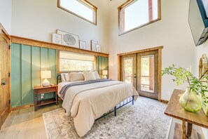 Interior - Broken Bow Cabin ~ 5 Mi to State Park w/ Hot Tub! (Broken Bow)