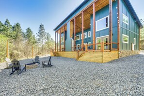 House (3 Bedrooms) | Interior - Broken Bow Cabin ~ 5 Mi to State Park w/ Hot Tub! (Broken Bow)