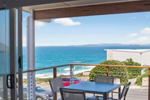 Outdoor dining - Meridian U1-4 Hutton St (Port Elliot)