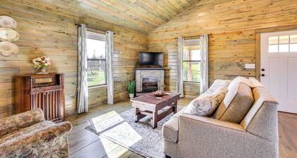 Cozy Mississippi Cabin w/ Covered Porch & Grill!