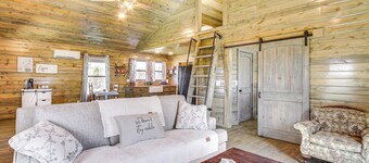 Cozy Mississippi Cabin w/ Covered Porch & Grill!