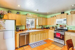 House (2 Bedrooms) | Interior