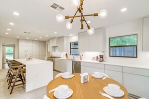 Dining - Spacious Houston Home w/ Pool - Near The Galleria! (Houston)