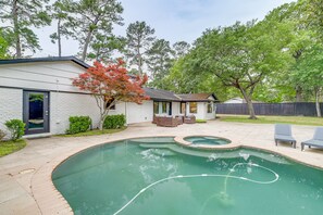 Outdoor pool - Spacious Houston Home w/ Pool - Near The Galleria! (Houston)