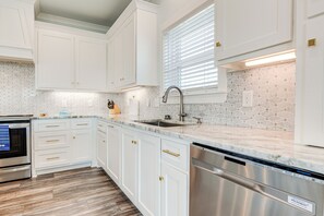 House (5 Bedrooms) | Interior