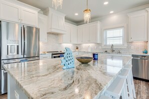 House (5 Bedrooms) | Interior