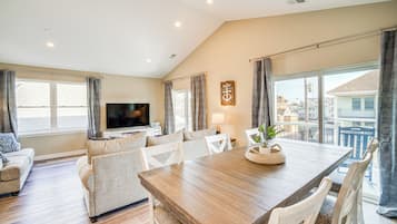 Apartment (4 Bedrooms) | Front of property