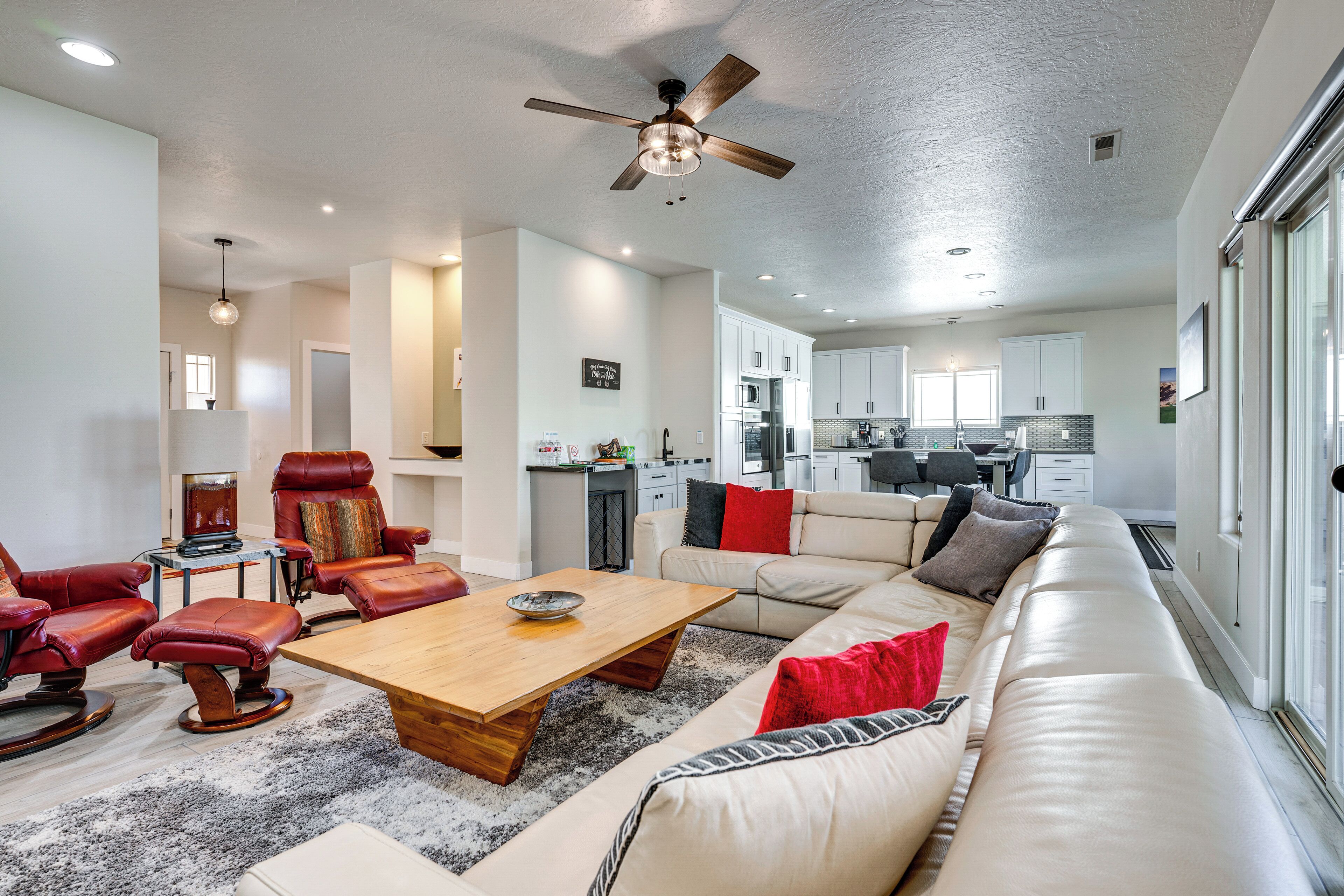 House (3 Bedrooms) | Interior