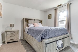 House (2 Bedrooms) | Interior - Bright Muncie Home w/ Yard ~ 2 Mi to Downtown! (Muncie)