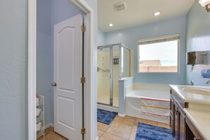 Interior - Furnished Patio! Retreat 12 Mi to Dtwn Phoenix (Laveen)