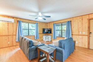 Cottage (2 Bedrooms) | Interior