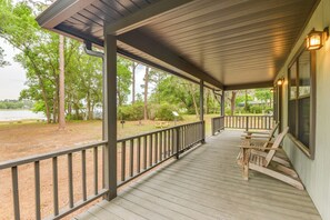 Cottage (2 Bedrooms) | Interior - Lakefront Keystone Heights Cottage w/ Private Dock (Keystone Heights)