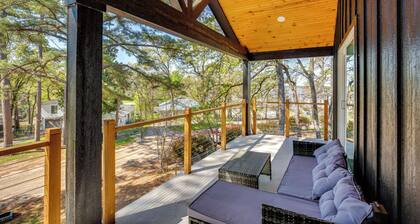 Fire Pit + Grill: Lakeside Gun Barrel City Home!