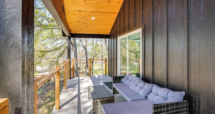 Fire Pit + Grill: Lakeside Gun Barrel City Home!