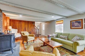 House (3 Bedrooms) | Interior - Historic Farmhouse in Layton w/ Deck! (Layton)