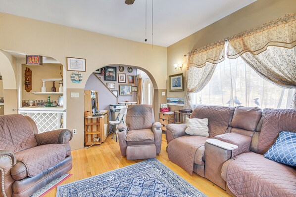 House (3 Bedrooms) | Interior - Spacious Round Pond House w/ On-site Trail Access! (Round Pond)