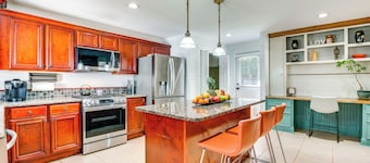 Chic Marietta Getaway w/ Fire Pit & Grill!