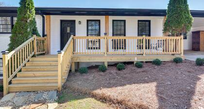 Chic Marietta Getaway w/ Fire Pit & Grill!