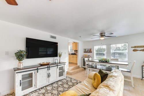 1 Mi to Dtwn Waco! Lovely Home w/ Fire Pit Table