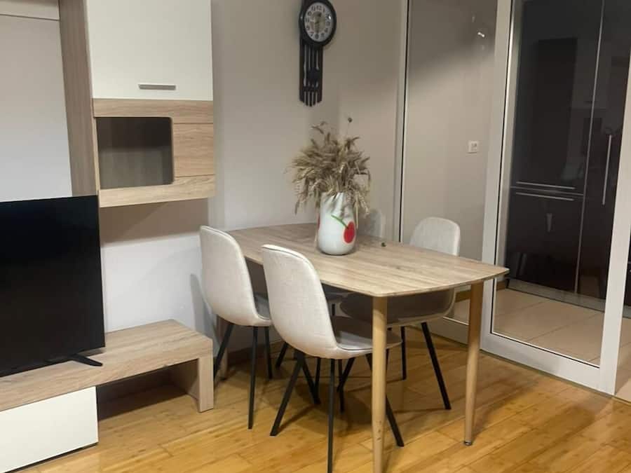 Departamento, 1 habitación | Área de sala de estar | Televisión de pantalla plana