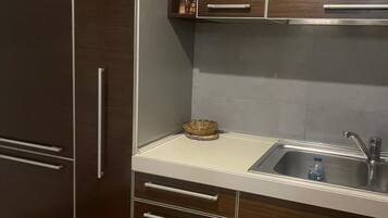 Appartement, 1 chambre | Cuisine privée | Réfrigérateur, un four, surface de cuisson, bouilloire électrique