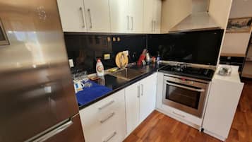 Apartment, 1 Bedroom | Private kitchen