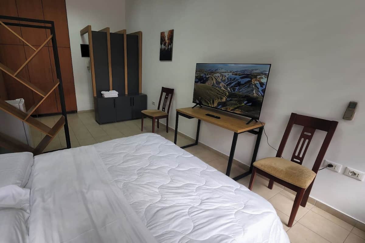 3 habitaciones, sistema de insonorización, wifi gratis y ropa de cama