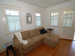 Smart-TV, Kamin, Arbeitsbereiche