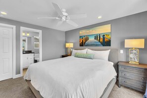 3 bedrooms, iron/ironing board, free WiFi, bed sheets - Beautiful beach house, 2 blocks to the sand (Newport Beach)