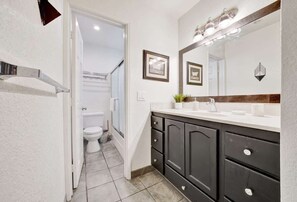 Hårføner og håndklær