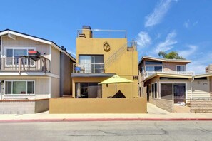 Exterior - Value 3bdr, 3 blocks to the Beach: 303 35th A (Newport Beach)