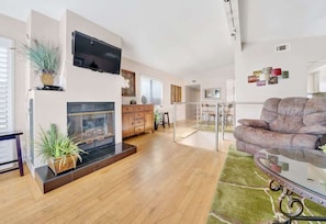 智能電視、壁爐、 辦公室