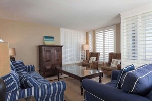 Smart TV, fireplace, offices - Beachfront w/ Patio on Bike Path: 3112 WOF A (Newport Beach)