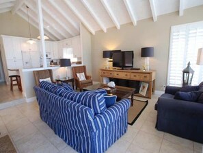 Smart TV, fireplace, offices - 4 Bdr Beachfront Upper Unit W/ Ocean Views: 3112 (Newport Beach)