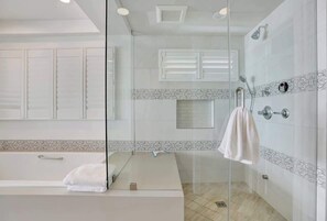 Shower, hair dryer, towels, shampoo - 3312 W Oceanfront | 3 Story Oceanfront w/ Incredible View + Hot Tub (Newport Beach)