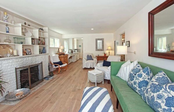Smart TV, fireplace, offices