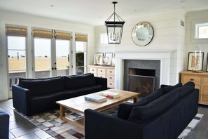 TV connectée, cheminée, espaces bureaux