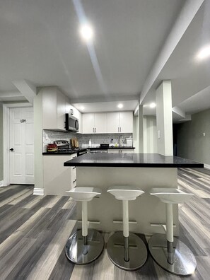 Fridge, microwave, oven, stovetop - Niagara Falls Basement Suite 15 mins away from Falls  (Thorold)