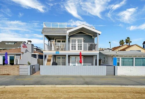 Value Beachfront w/Large Patio On The Bike Path