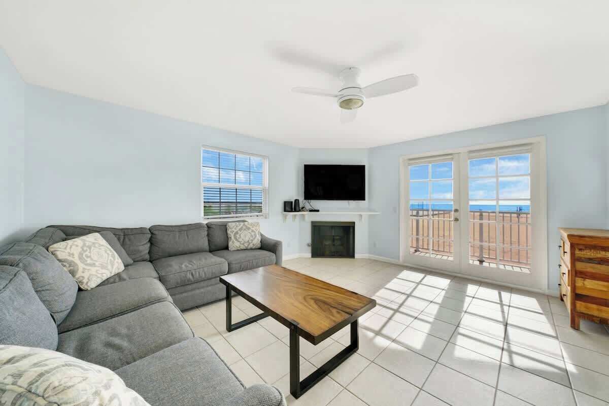 Smart TV, caminetto, studio