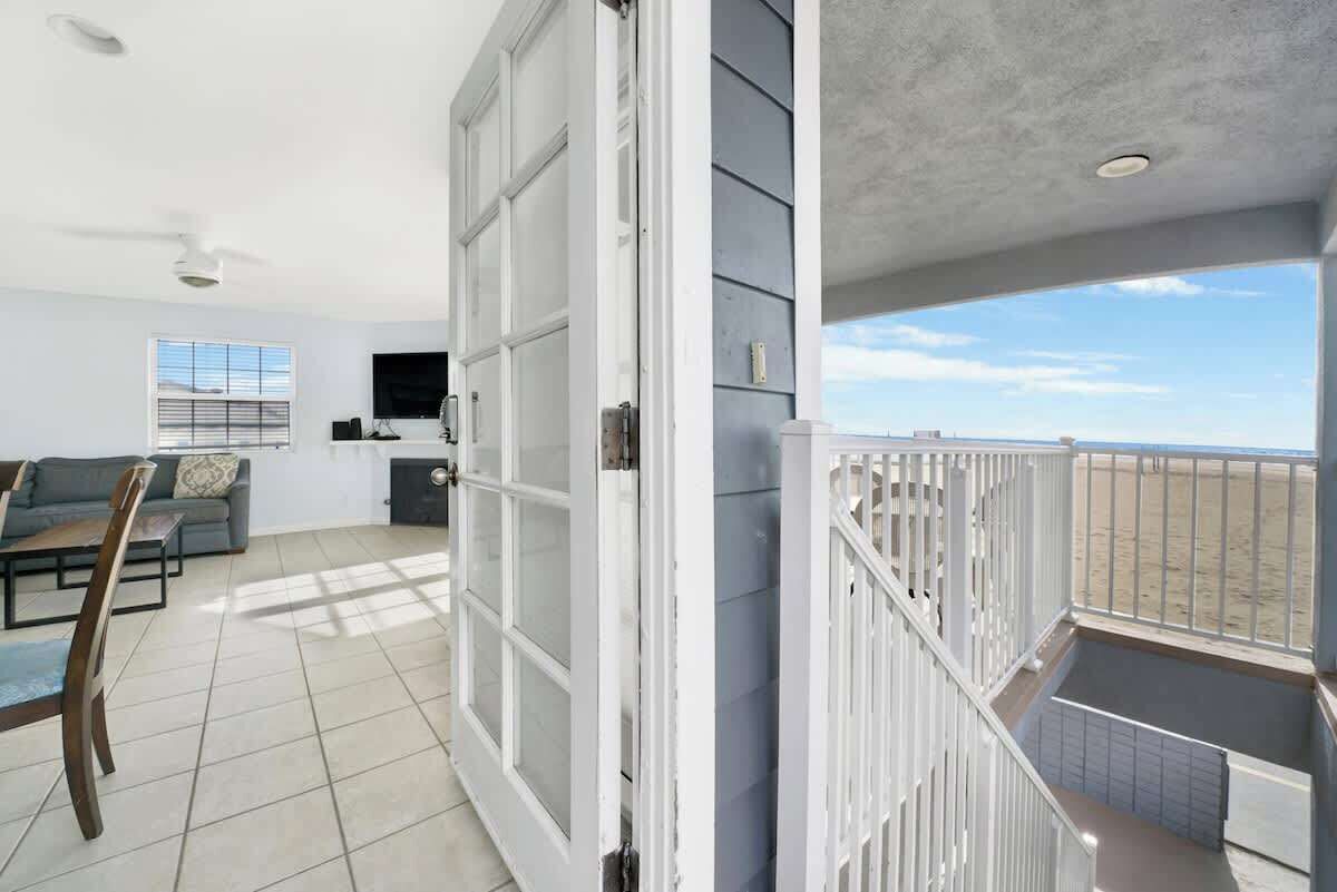 Smart TV, fireplace, offices